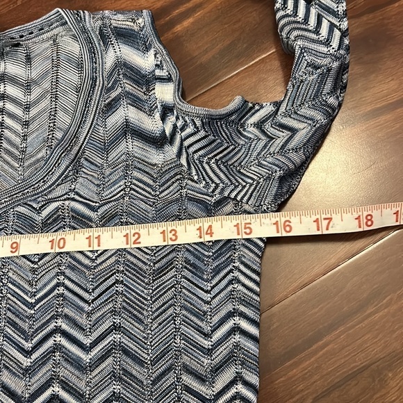 WHITE HOUSE BLACK MARKET Zig Zag Cold Shoulder Long Sleeve Blouse size XXSP - Picture 9 of 11